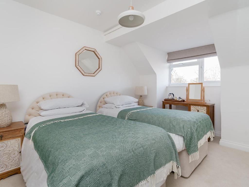 HELD - THE CREATIVE RESET RETREAT DEPOSIT - SHARED TWIN ROOM BOUTIQUE